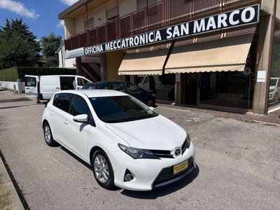 Toyota Auris Station Wagon 1.D-4D Lounge usata