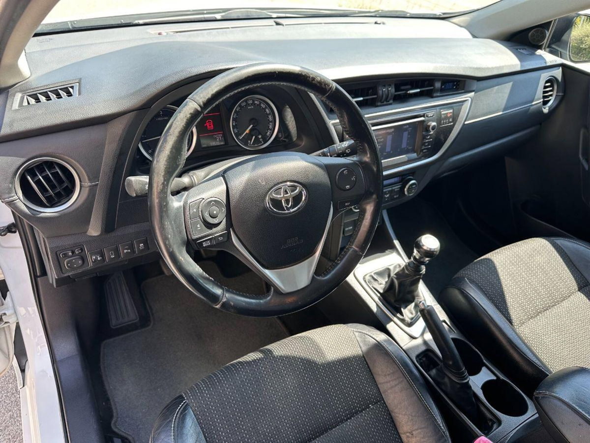 Toyota Auris Station Wagon 1.D-4D Lounge (11)