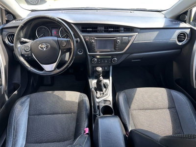 Toyota Auris Station Wagon 1.D-4D Lounge (12)