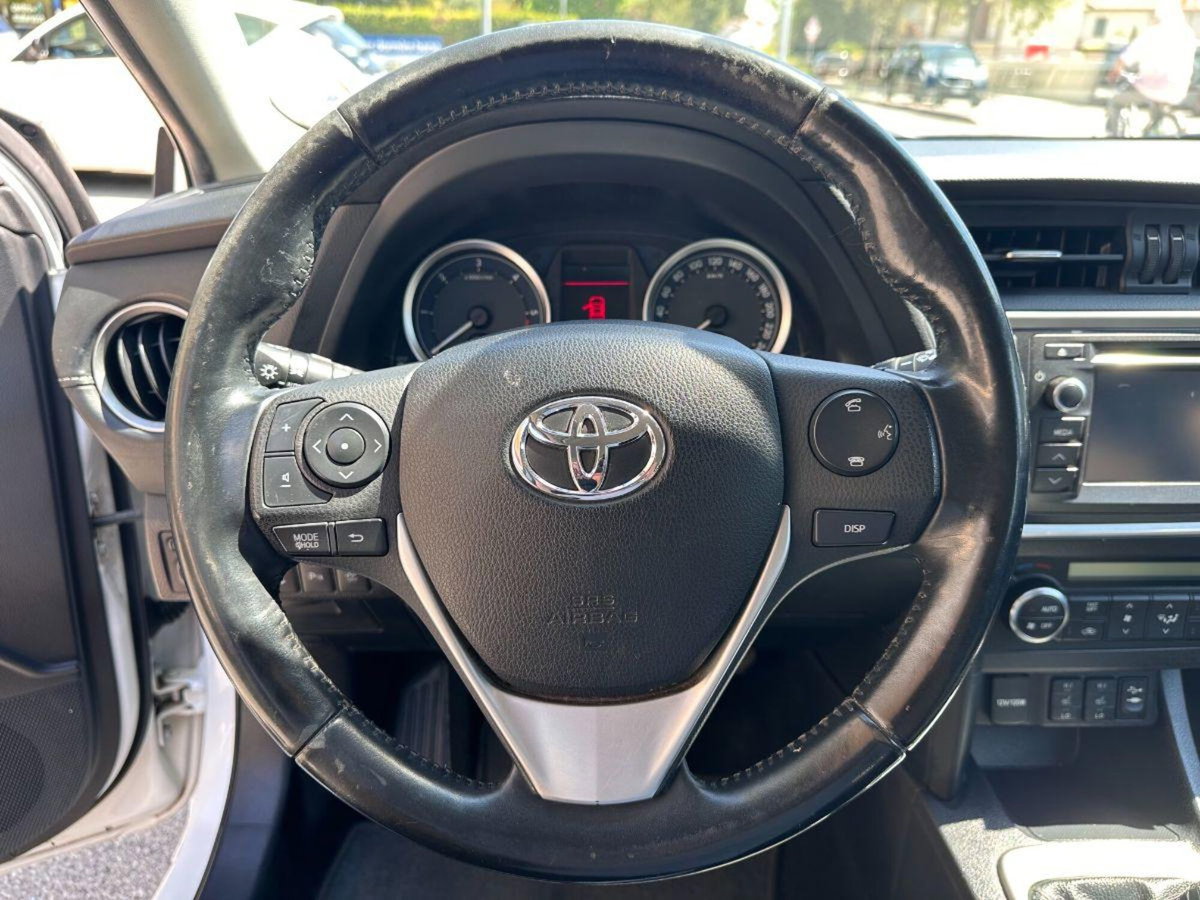 Toyota Auris Station Wagon 1.D-4D Lounge (13)