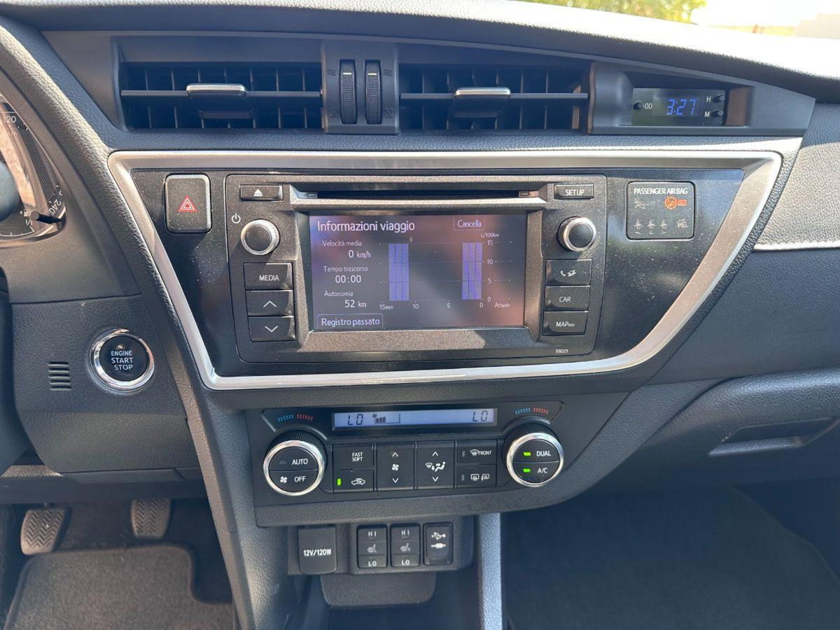 Toyota Auris Station Wagon 1.D-4D Lounge (15)