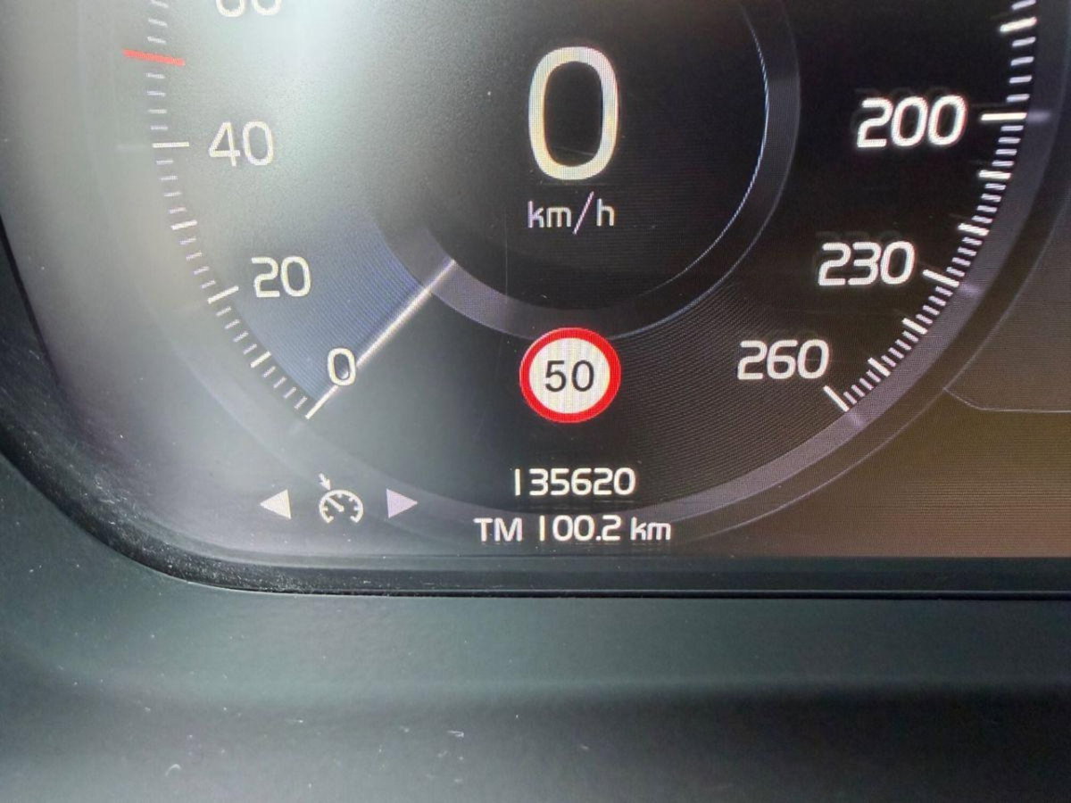Volvo XC40 D4 AWD Geartronic R-design (15)