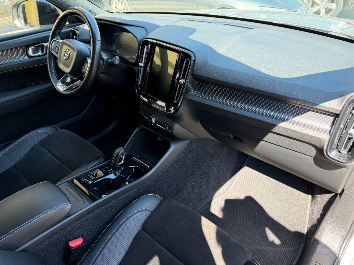 Volvo XC40 D4 AWD Geartronic R-design (18)