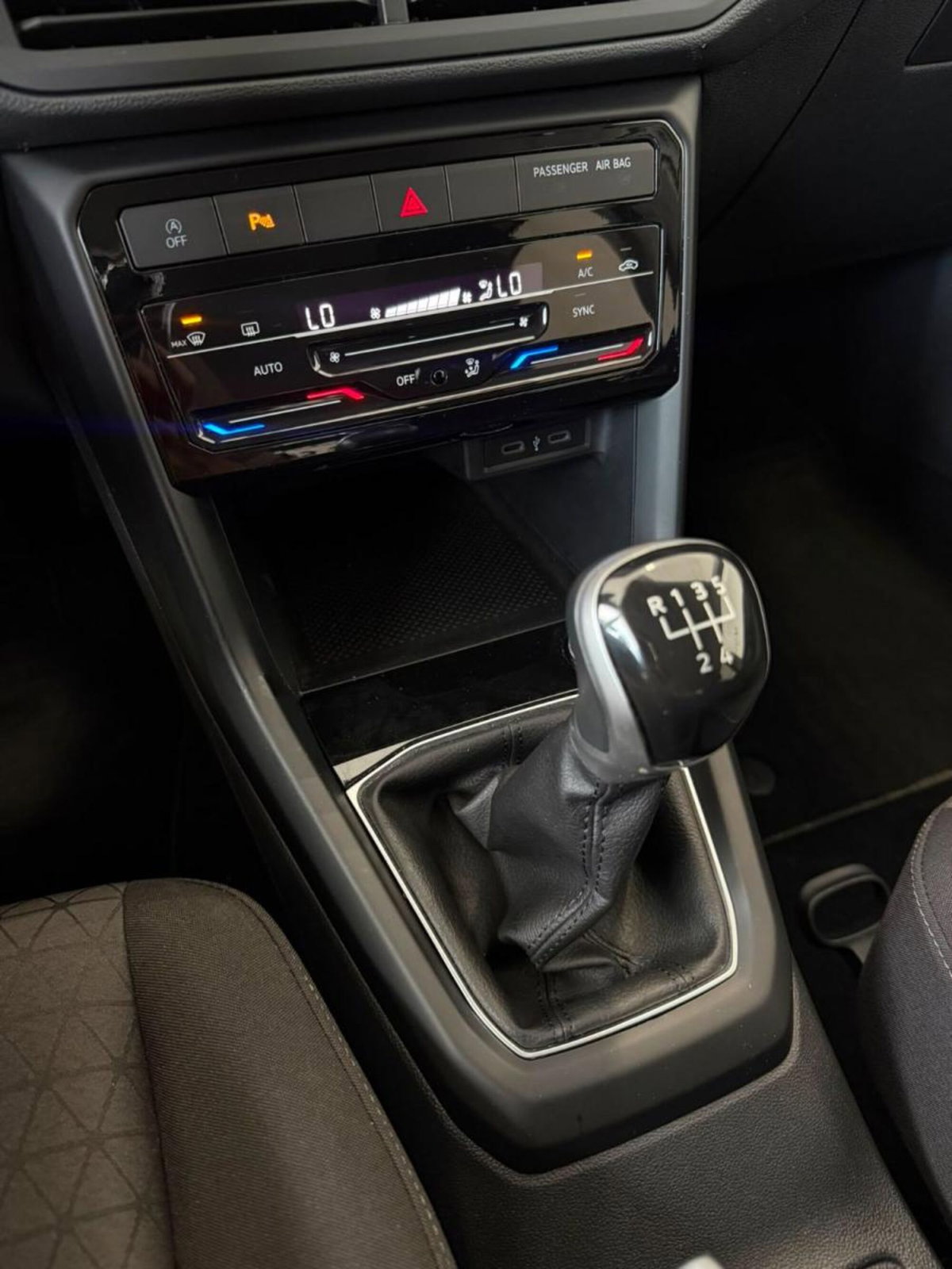 Volkswagen T-Cross 1.0 TSI Sport (19)