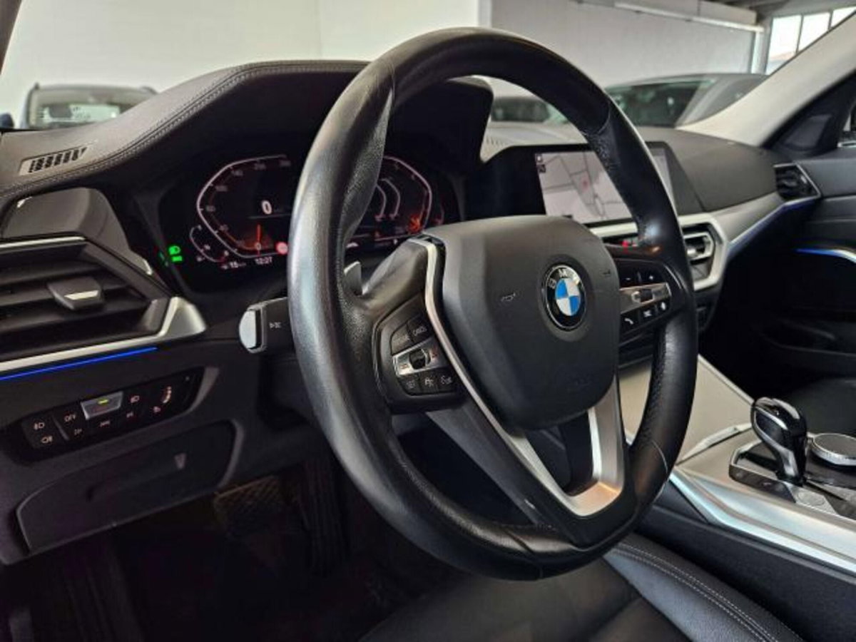 BMW Serie 3 330i Luxury (13)