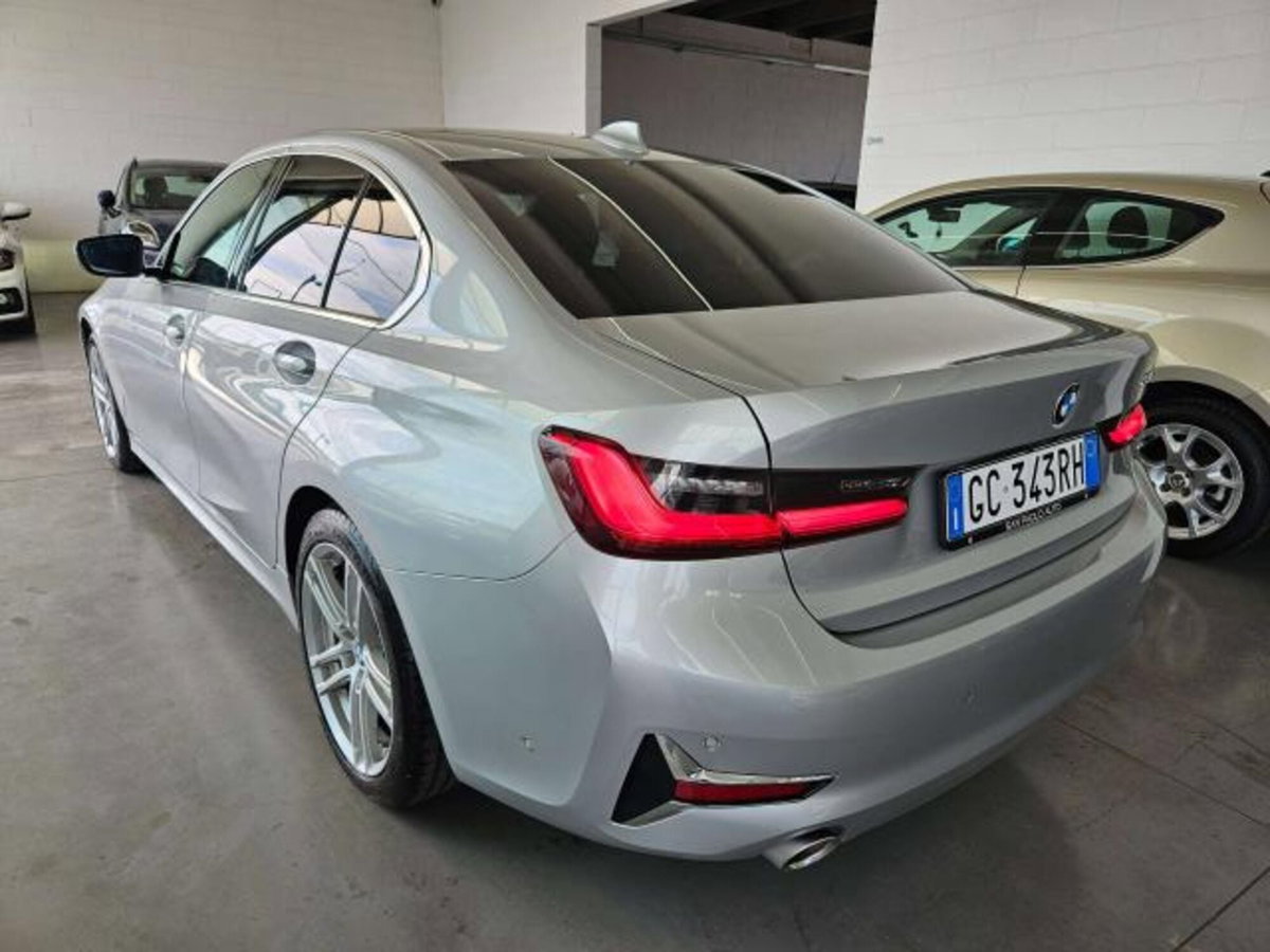 BMW Serie 3 330i Luxury (5)