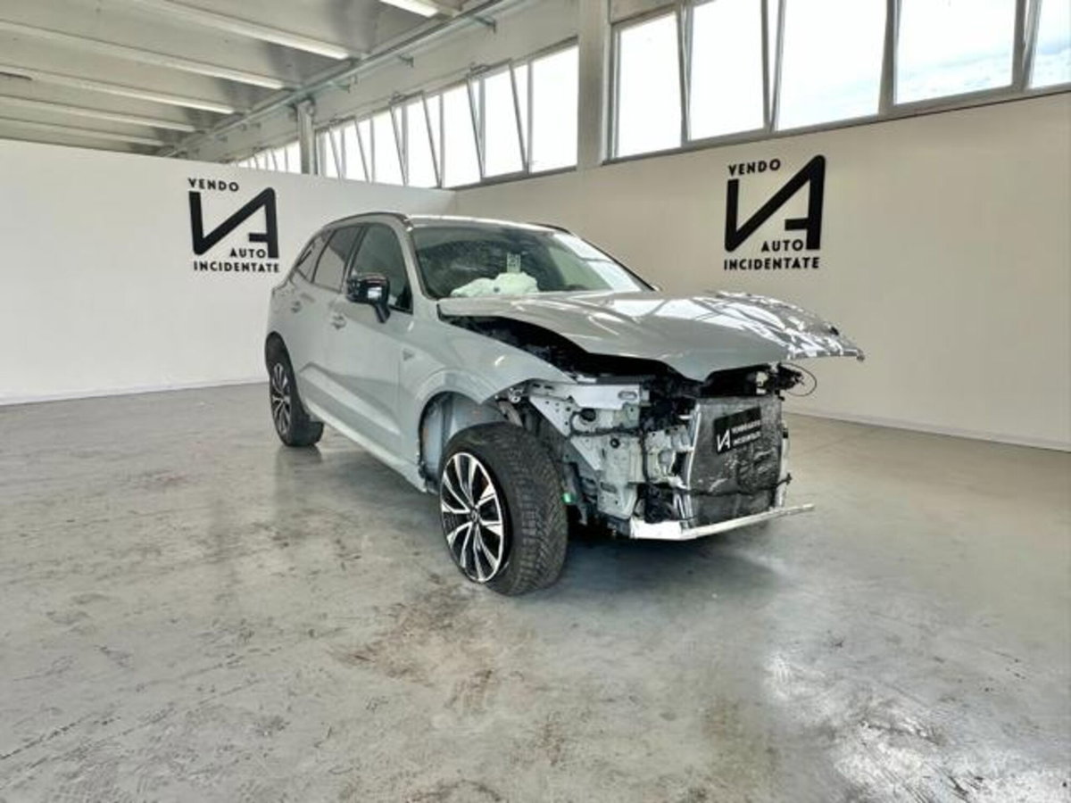Volvo XC60 B4 (d) AWD automatico Plus Dark