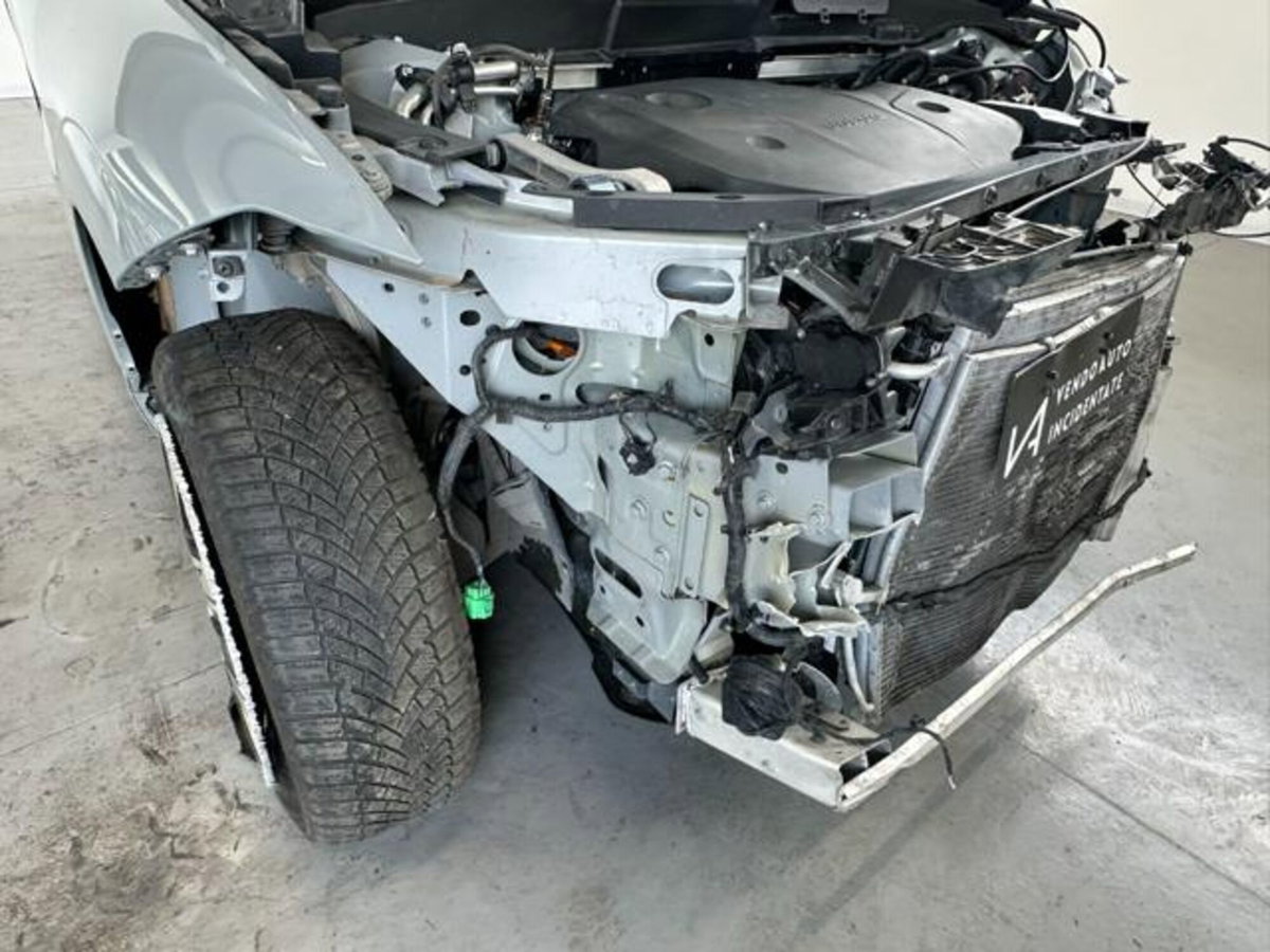 Volvo XC60 B4 (d) AWD automatico Plus Dark (10)