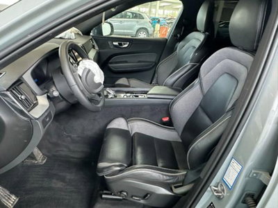 Volvo XC60 B4 (d) AWD automatico Plus Dark (13)