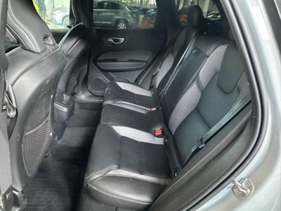 Volvo XC60 B4 (d) AWD automatico Plus Dark (14)