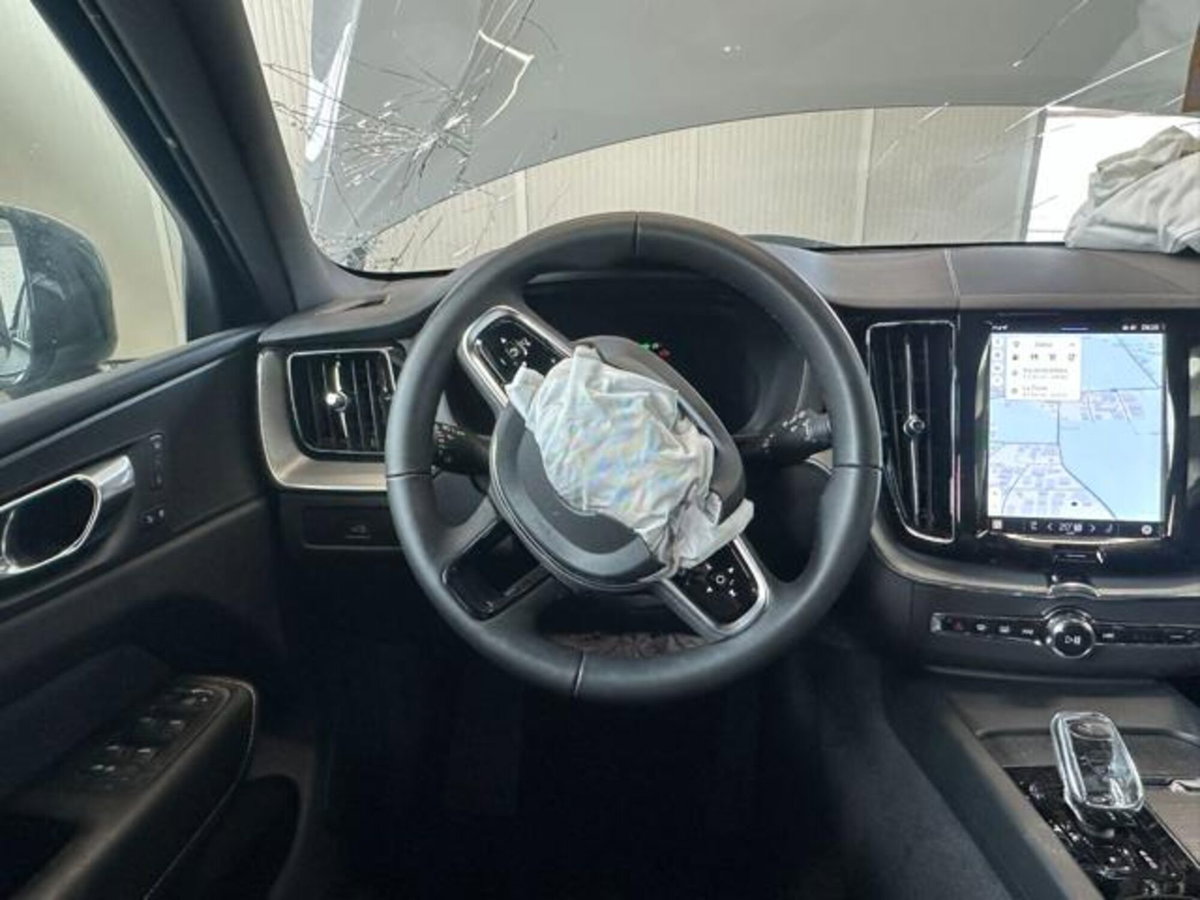 Volvo XC60 B4 (d) AWD automatico Plus Dark (17)