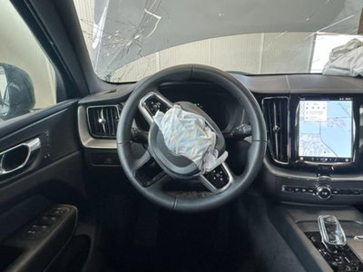 Volvo XC60 B4 (d) AWD automatico Plus Dark (17)