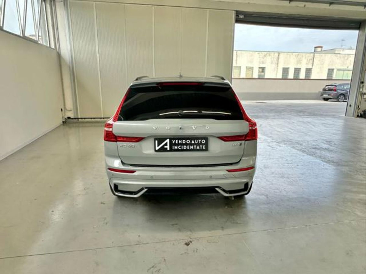Volvo XC60 B4 (d) AWD automatico Plus Dark (6)