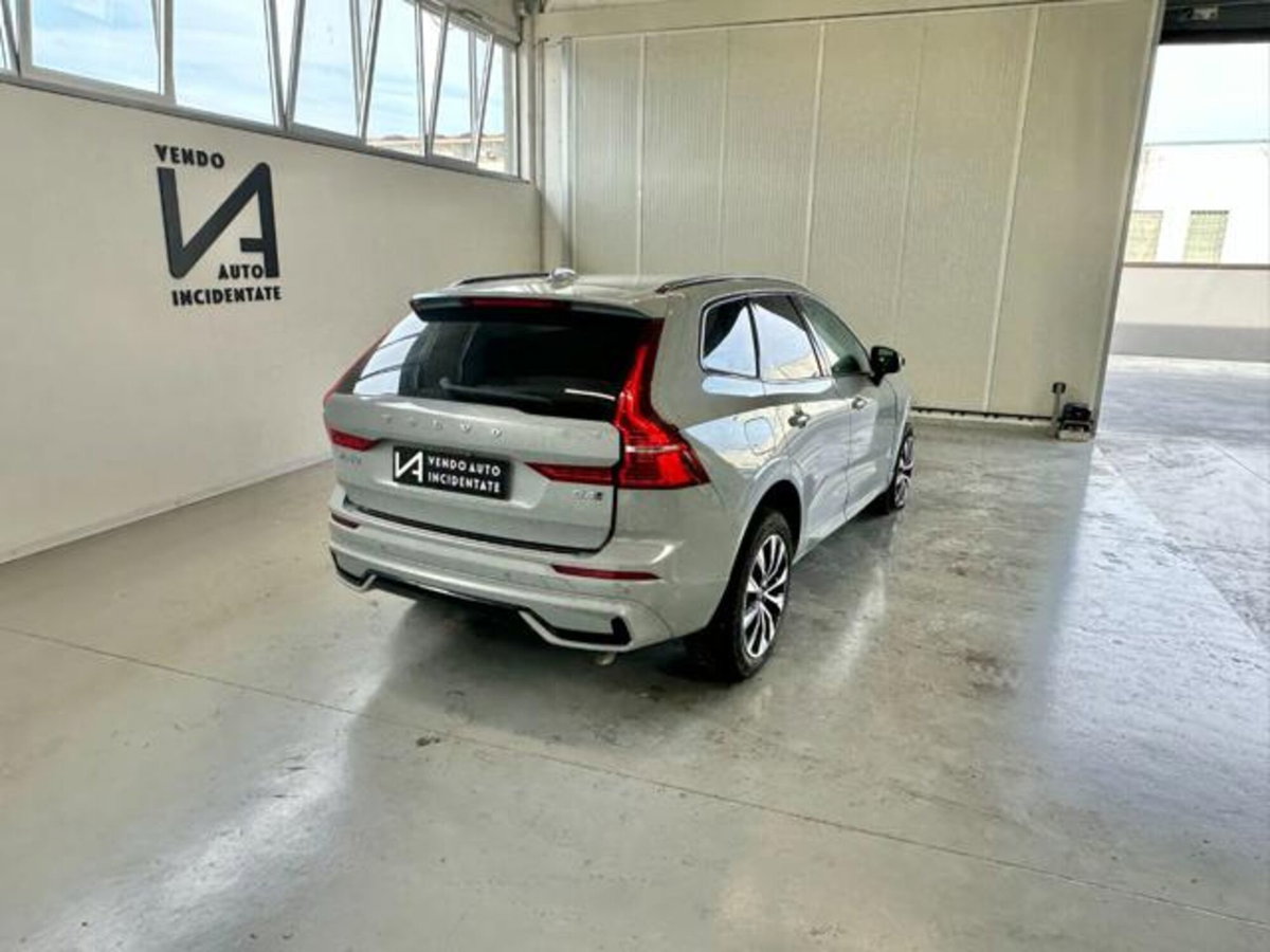 Volvo XC60 B4 (d) AWD automatico Plus Dark (7)