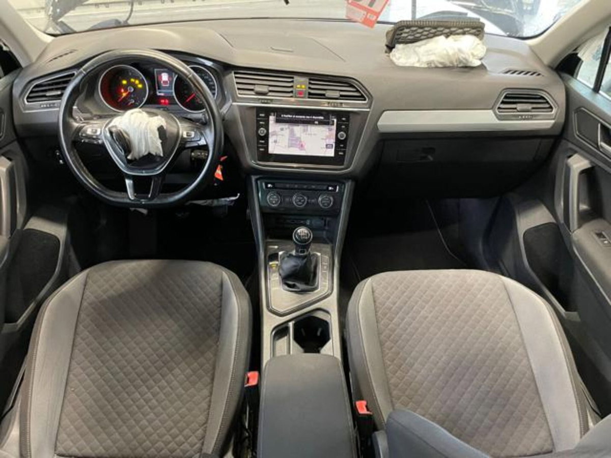 Volkswagen Tiguan 1.6 TDI SCR Business BlueMotion Technology (14)