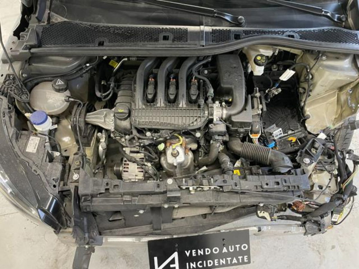 Peugeot 208 1.2 puretech Active s&s 75cv (9)