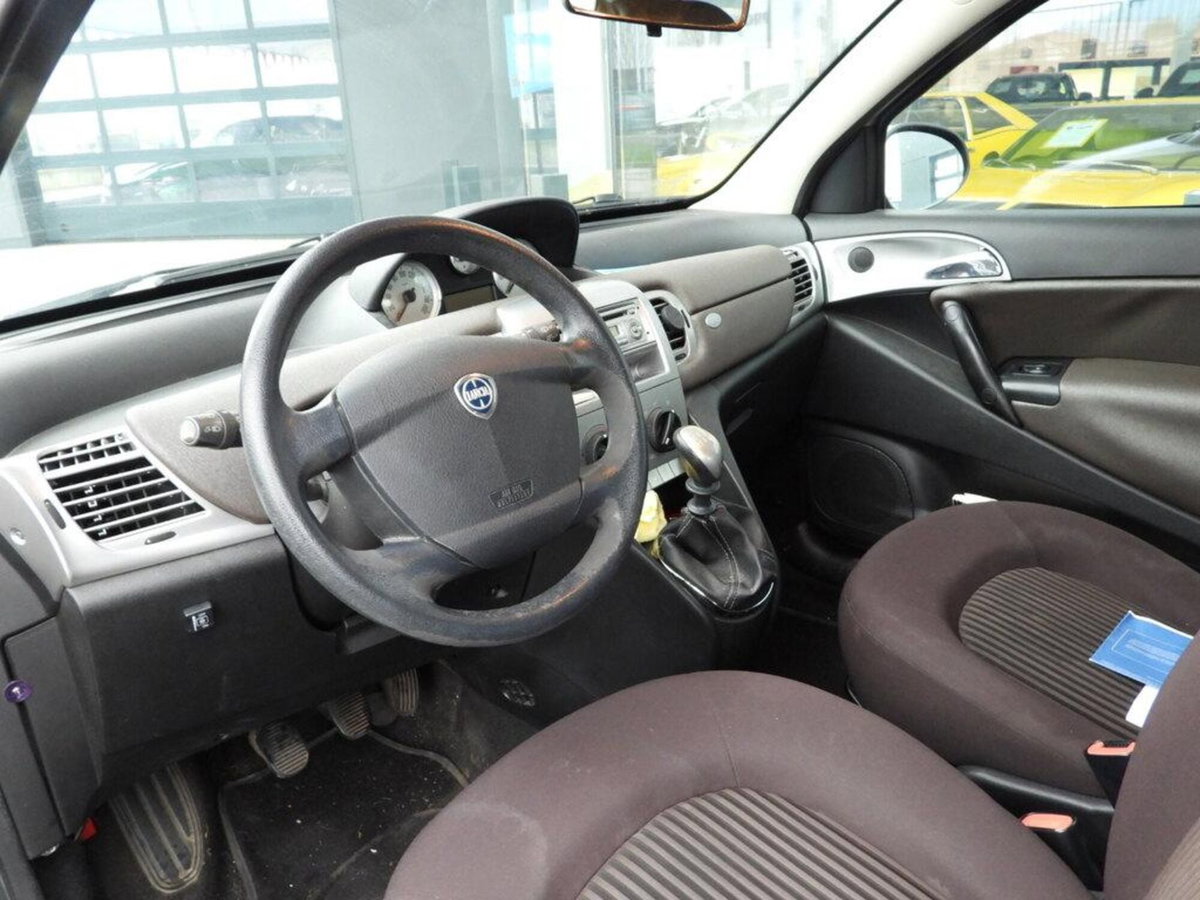 Lancia Ypsilon 1.4 New Oro Ecochic GPL (11)
