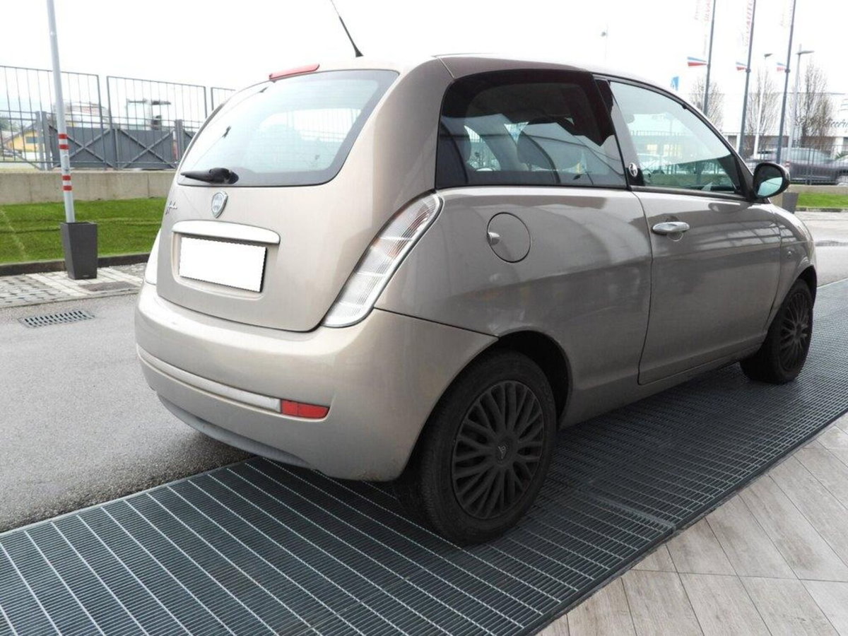Lancia Ypsilon 1.4 New Oro Ecochic GPL (6)