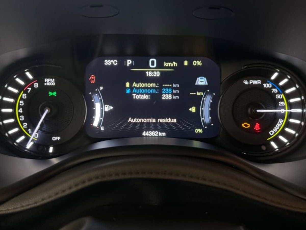 Jeep Renegade 1.3 T4 190CV PHEV 4xe AT6 Limited (12)