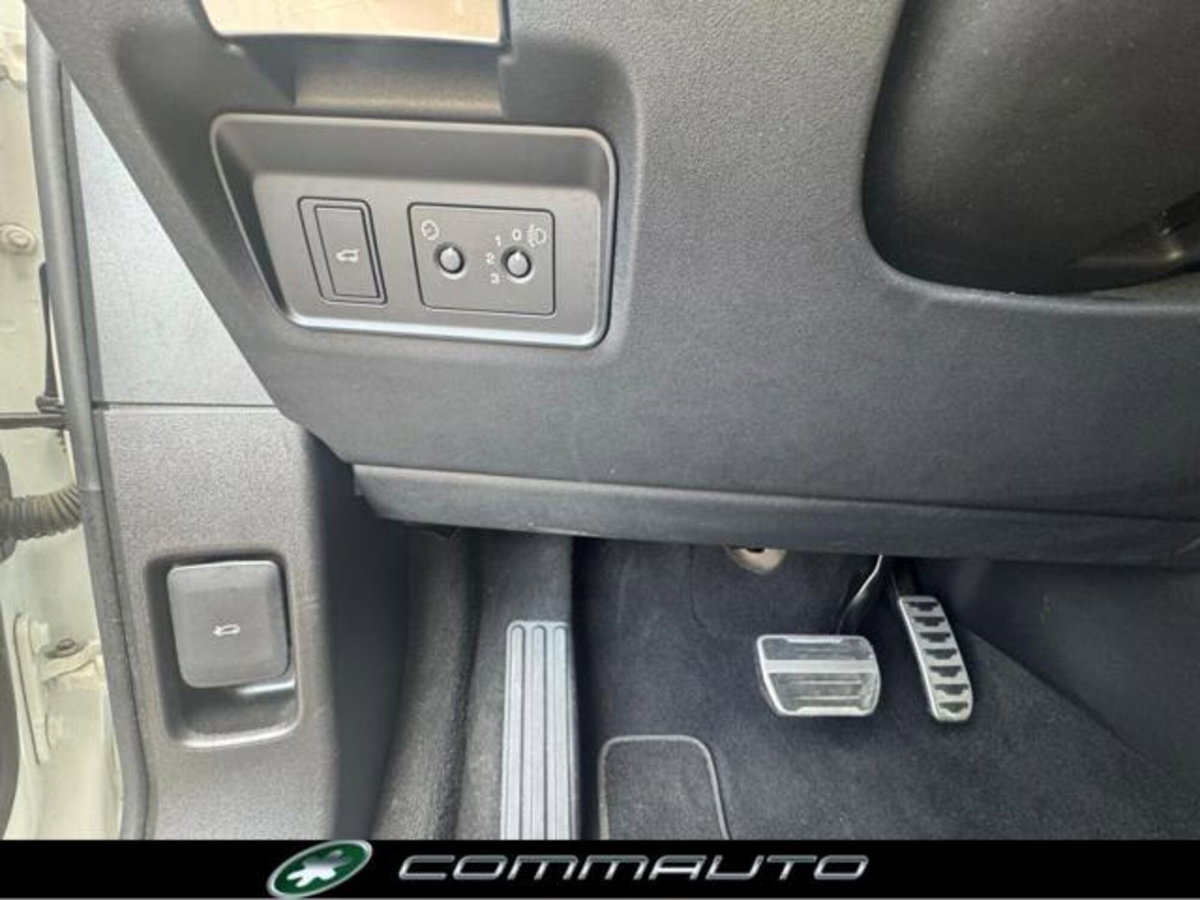 Land Rover Range Rover Evoque 2.0D I4 163 CV AWD Auto R-Dynamic (19)