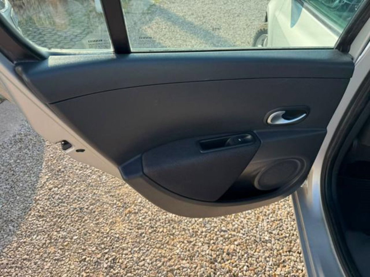 Renault Clio 1.5 dCi 70CV 5 porte Luxe (12)