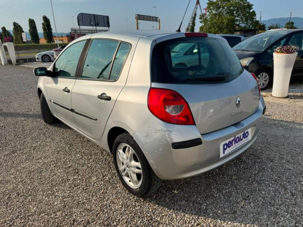 Renault Clio 1.5 dCi 70CV 5 porte Luxe (5)