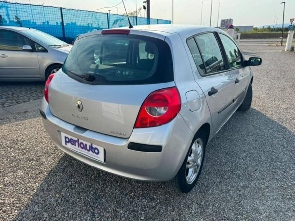 Renault Clio 1.5 dCi 70CV 5 porte Luxe (6)