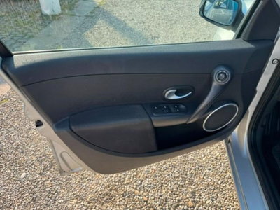 Renault Clio 1.5 dCi 70CV 5 porte Luxe (8)