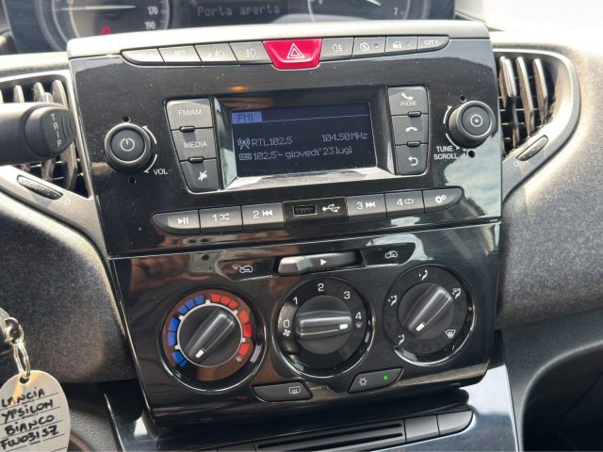 Lancia Ypsilon 1.2 69 CV 5 porte Elefantino Blu (17)