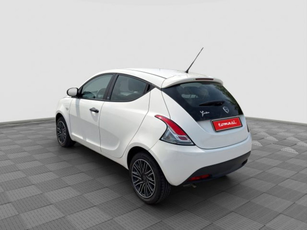 Lancia Ypsilon 1.2 69 CV 5 porte Elefantino Blu (3)