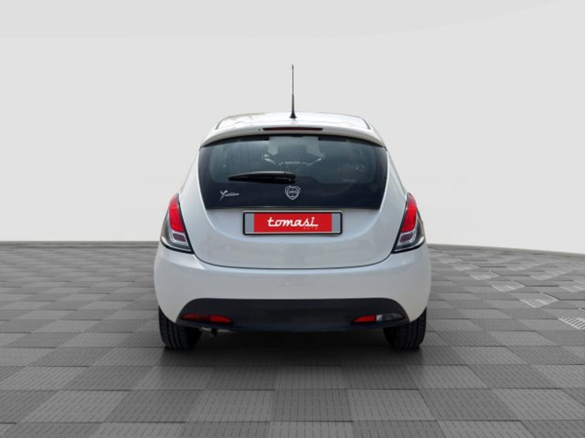 Lancia Ypsilon 1.2 69 CV 5 porte Elefantino Blu (4)