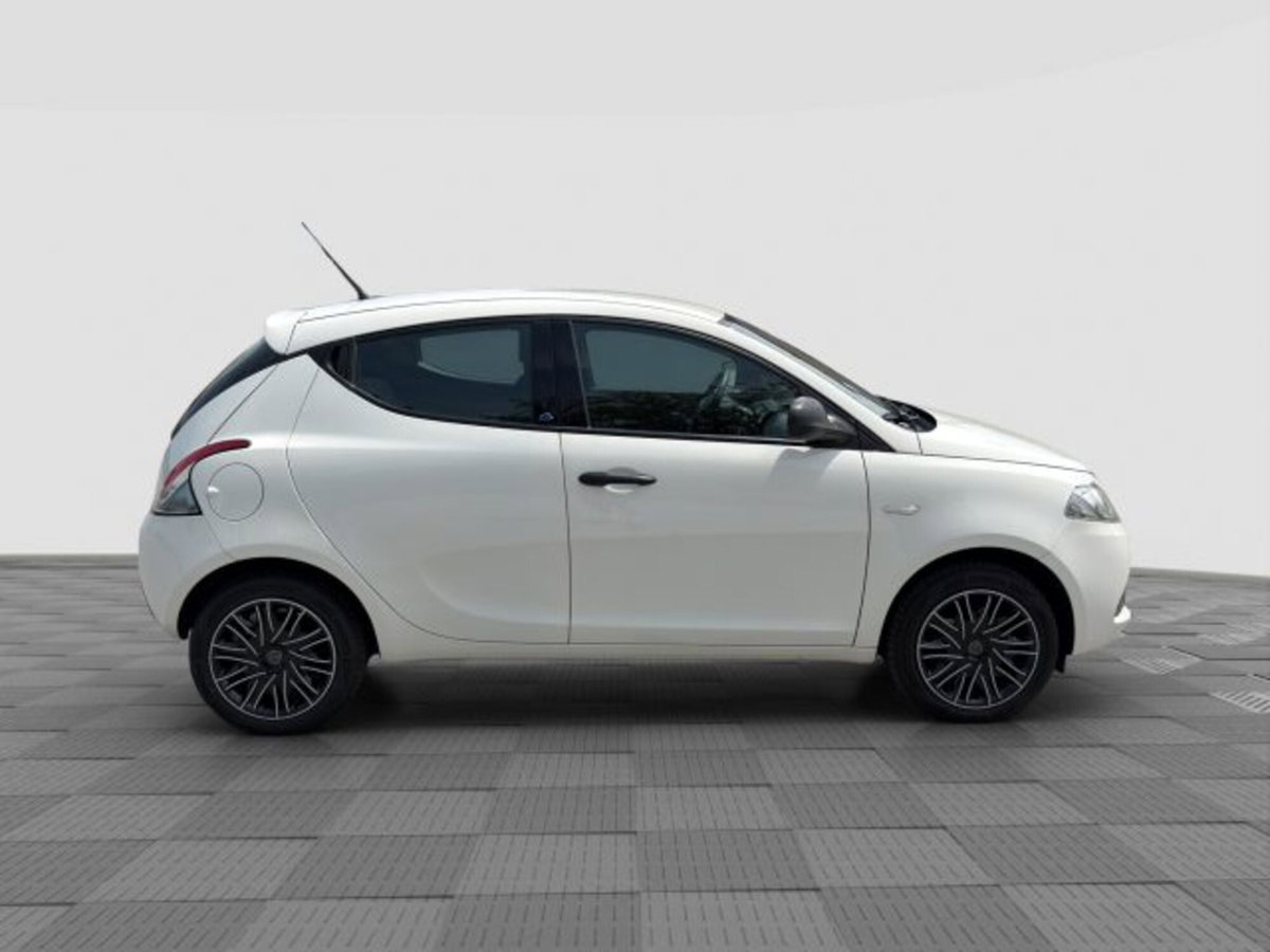 Lancia Ypsilon 1.2 69 CV 5 porte Elefantino Blu (6)