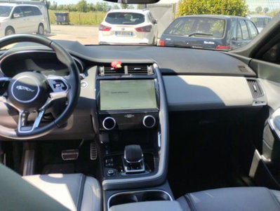 Jaguar E-Pace 2.0d i4 mhev R-Dynamic SE awd 163cv auto (14)