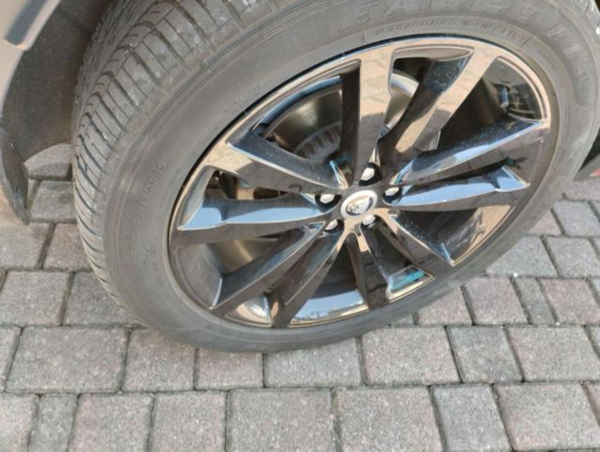 Jaguar E-Pace 2.0d i4 mhev R-Dynamic SE awd 163cv auto (15)