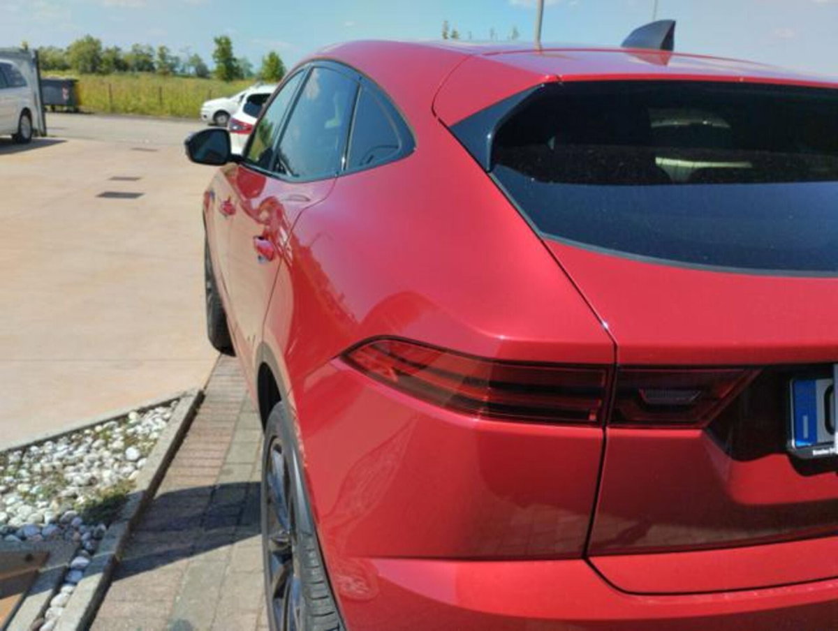 Jaguar E-Pace 2.0d i4 mhev R-Dynamic SE awd 163cv auto (6)