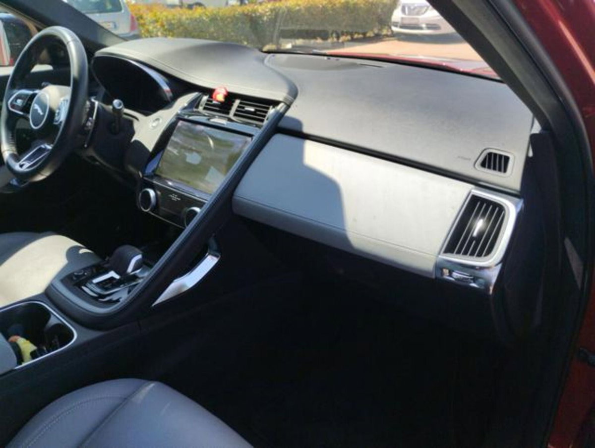 Jaguar E-Pace 2.0d i4 mhev R-Dynamic SE awd 163cv auto (8)