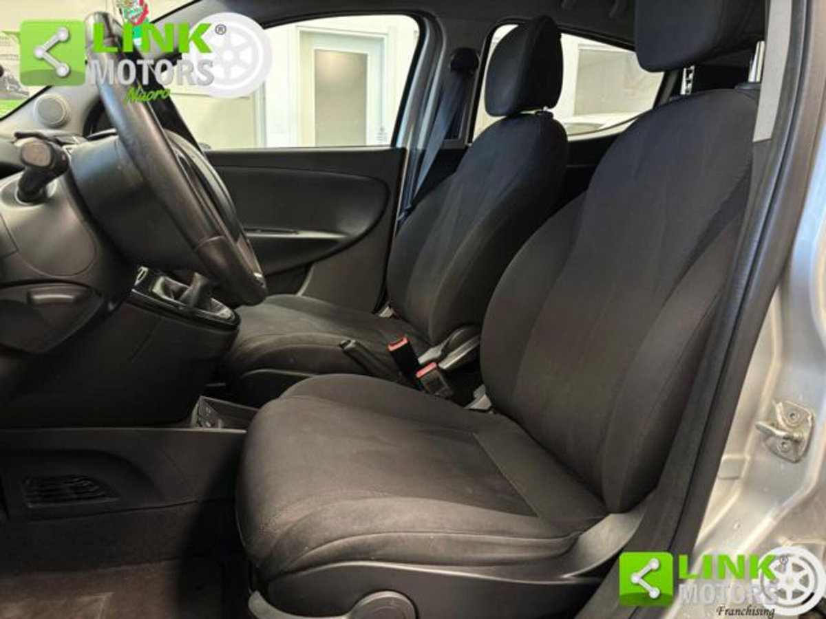 Lancia Ypsilon 1.2 69 CV 5 porte Platinum (11)
