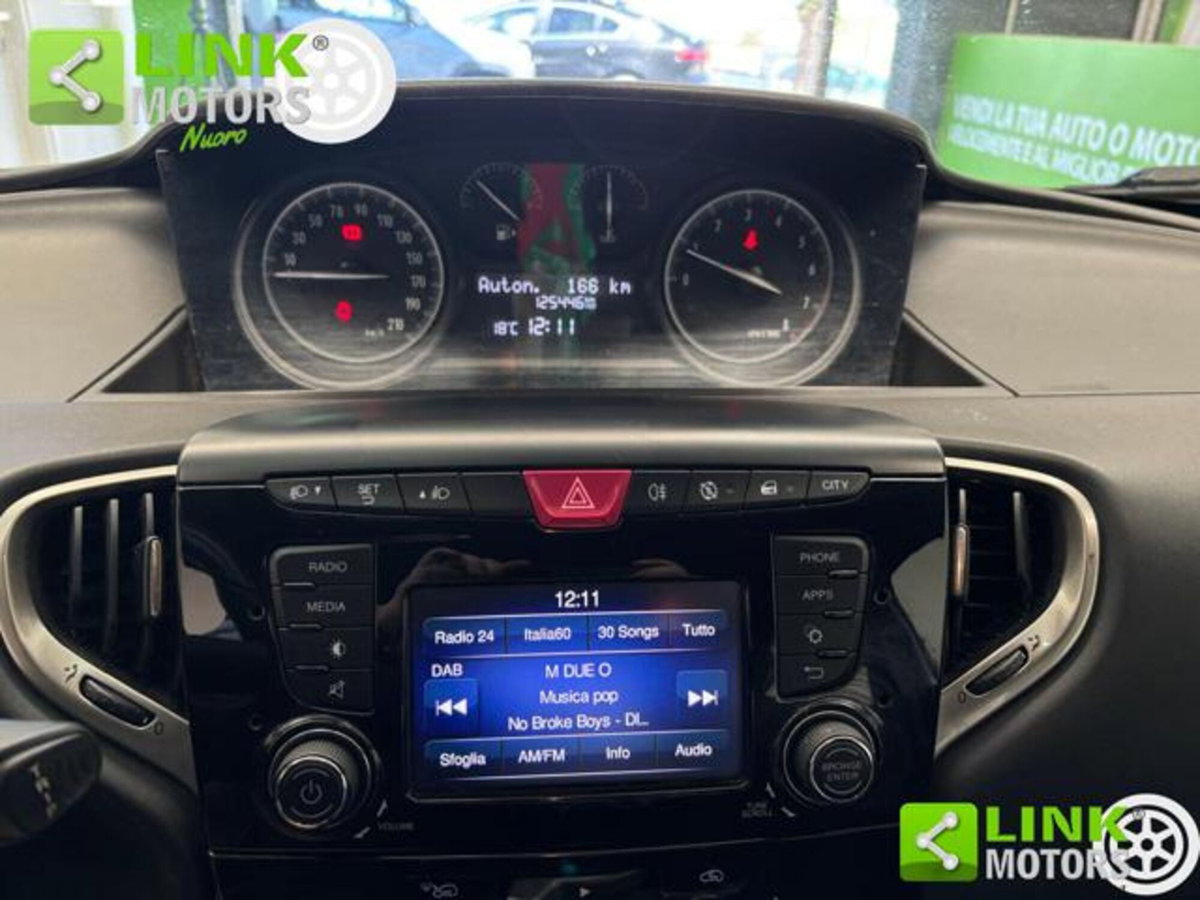 Lancia Ypsilon 1.2 69 CV 5 porte Platinum (14)