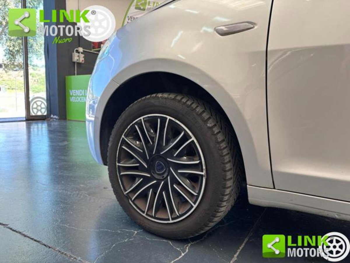 Lancia Ypsilon 1.2 69 CV 5 porte Platinum (9)