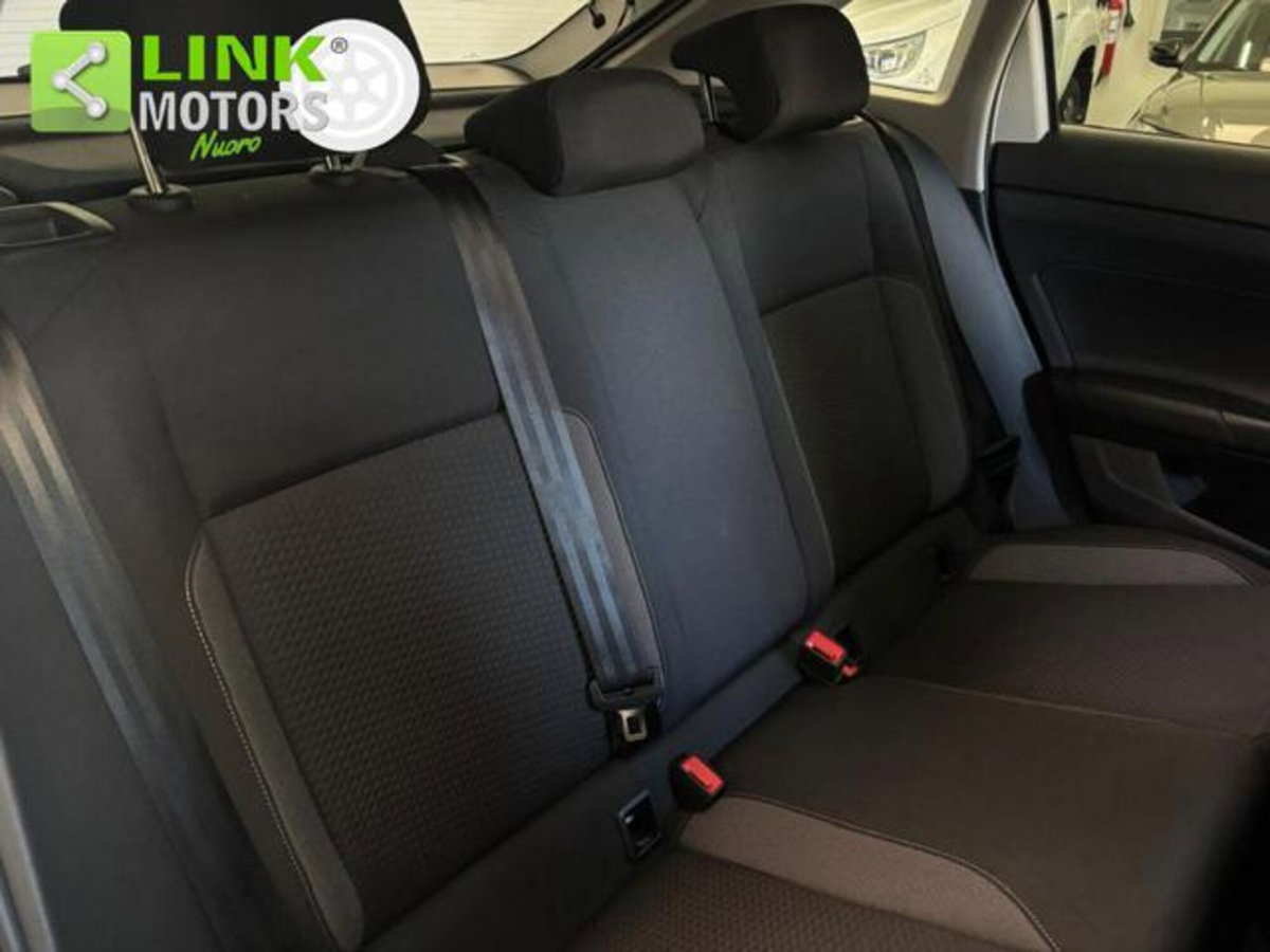 Volkswagen Taigo 1.0 TSI 110 CV Life (12)