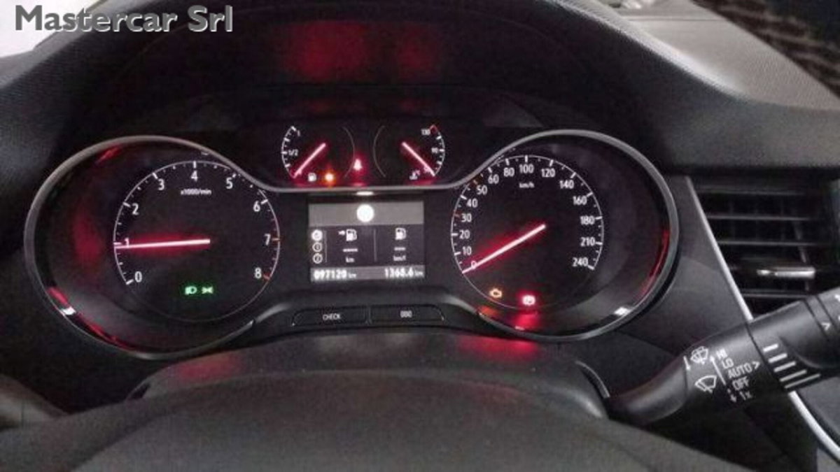 Opel Crossland X 1.2 12V Innovation (14)