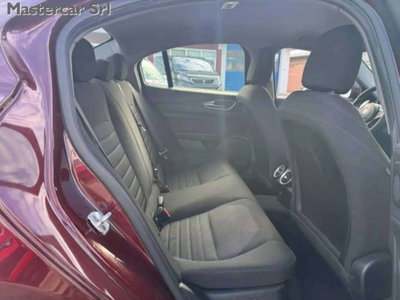 Alfa Romeo Giulia 2.2 Turbodiesel 160 CV AT8 Business (11)