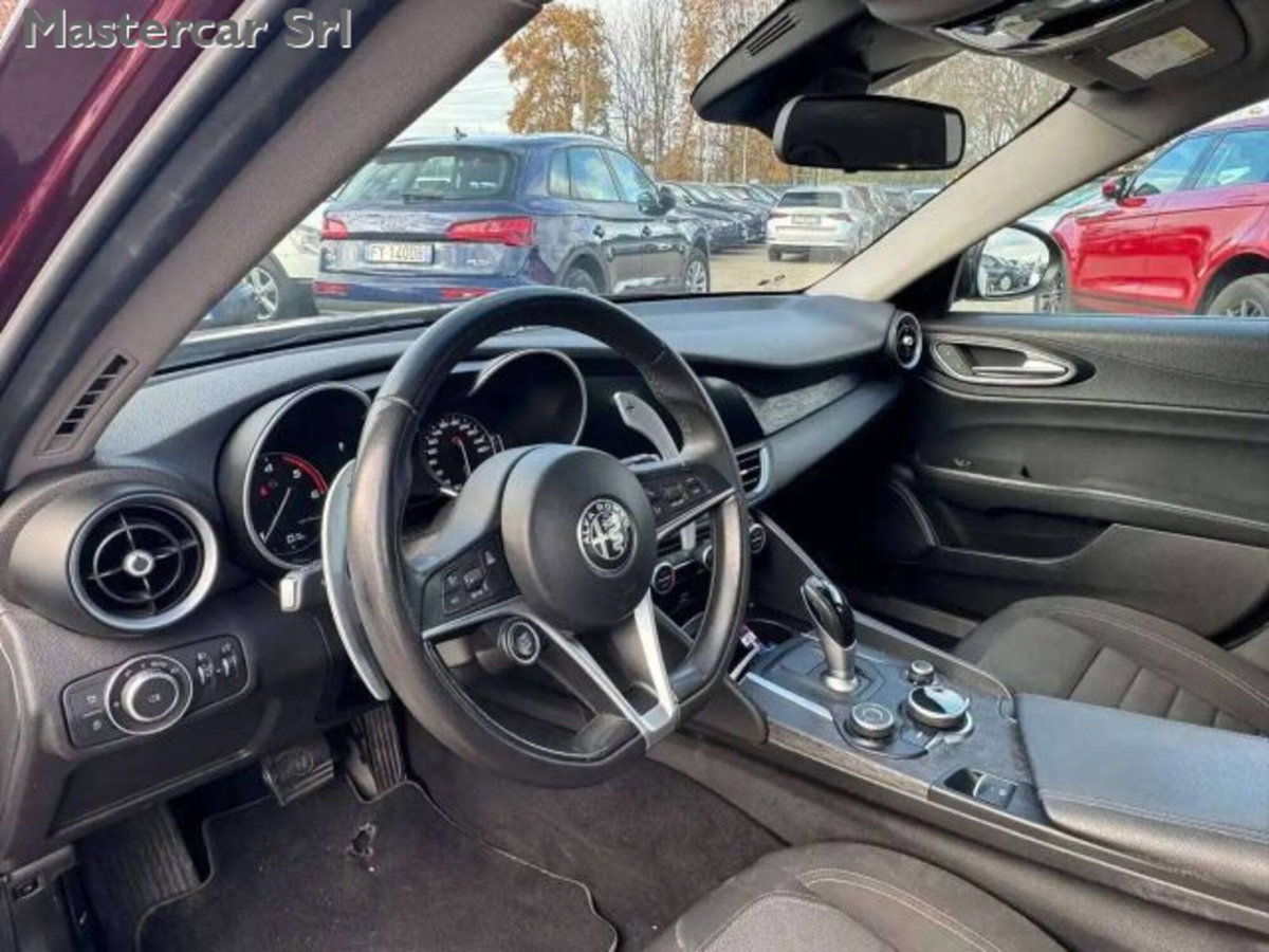 Alfa Romeo Giulia 2.2 Turbodiesel 160 CV AT8 Business (12)