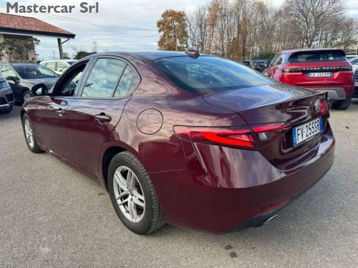 Alfa Romeo Giulia 2.2 Turbodiesel 160 CV AT8 Business (3)