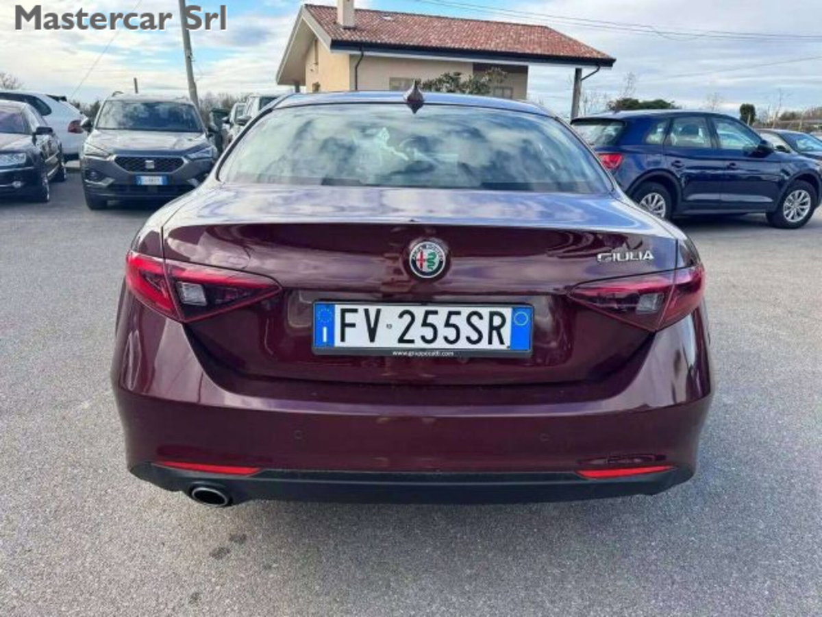 Alfa Romeo Giulia 2.2 Turbodiesel 160 CV AT8 Business (4)