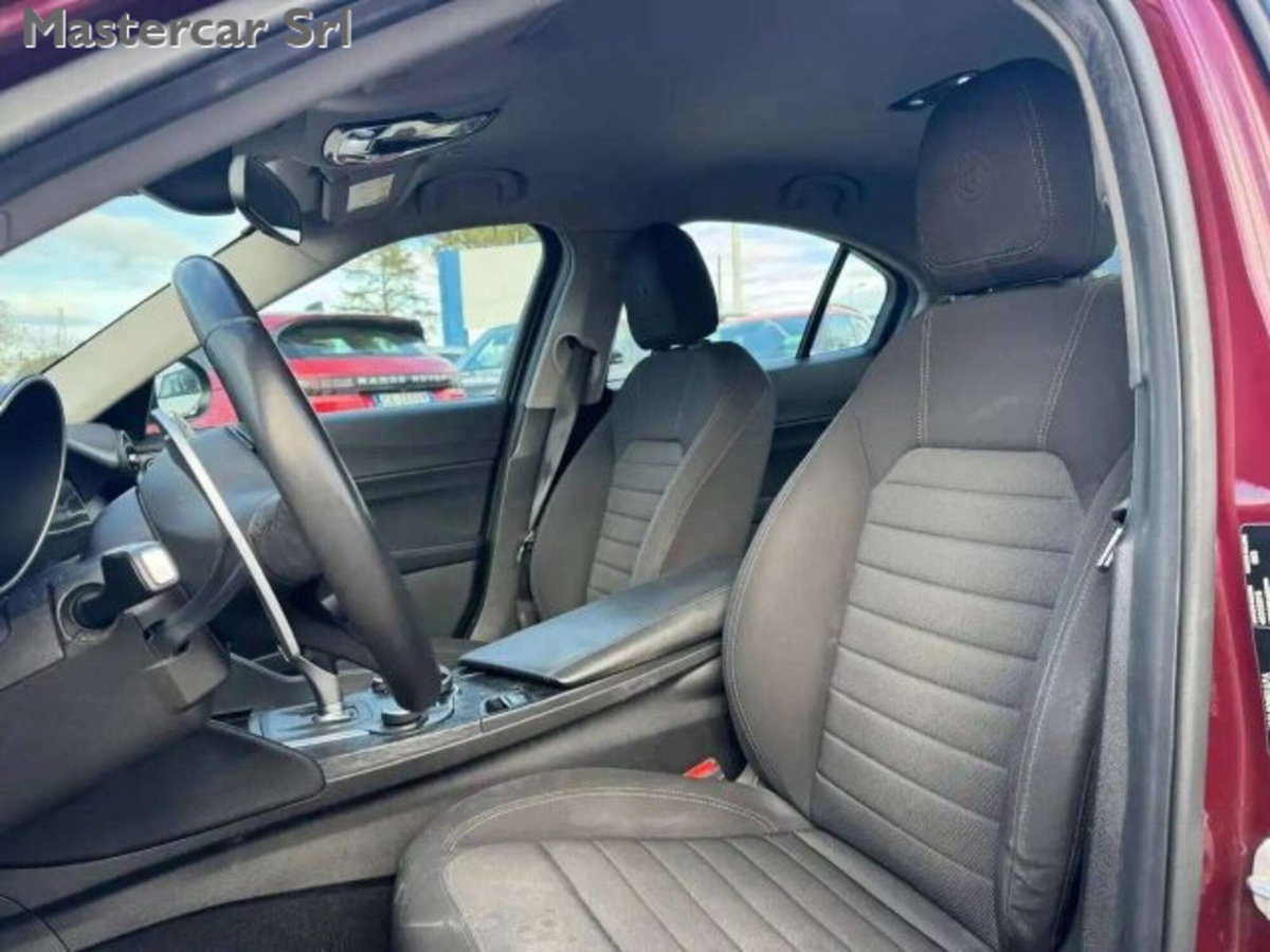 Alfa Romeo Giulia 2.2 Turbodiesel 160 CV AT8 Business (8)