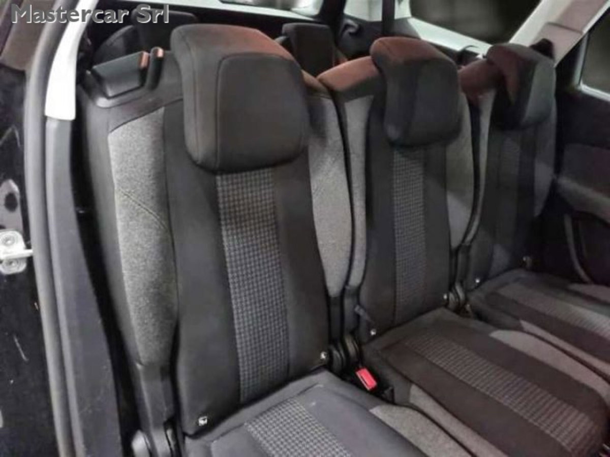 Peugeot 5008 BlueHDi 130 S&S Business (8)