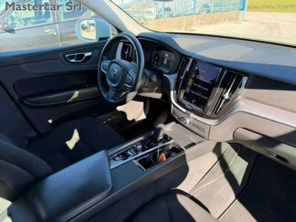 Volvo XC60 2.0 b4 Essential auto (11)