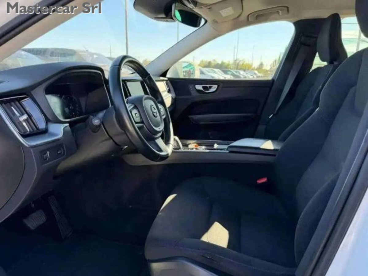 Volvo XC60 2.0 b4 Essential auto (9)