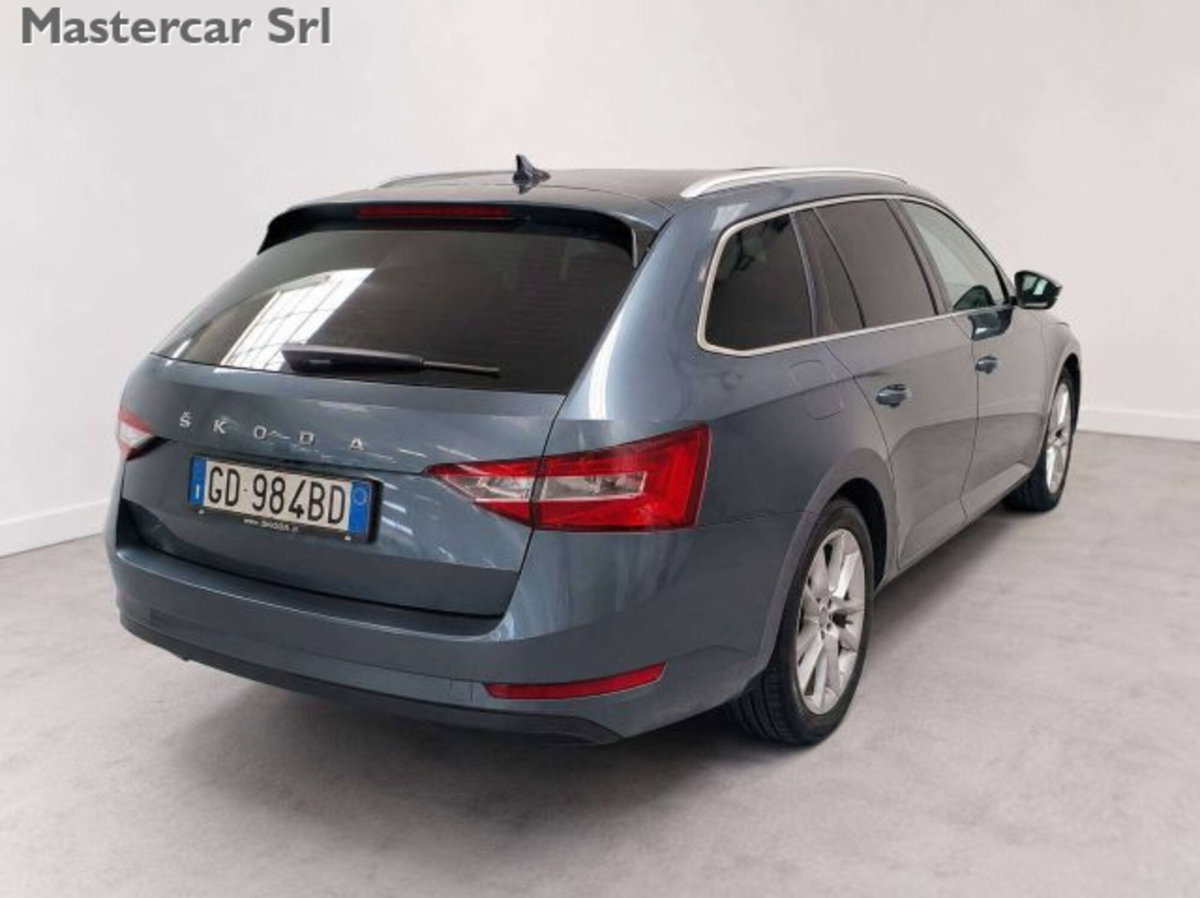 Skoda Superb Station Wagon 2.0 TDI EVO 122 CV SCR DSG Wagon Style (2)